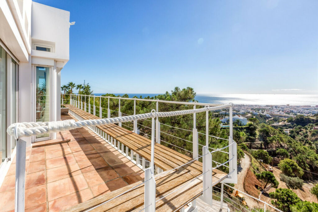 Detached Villa Estepona Málaga - image 5