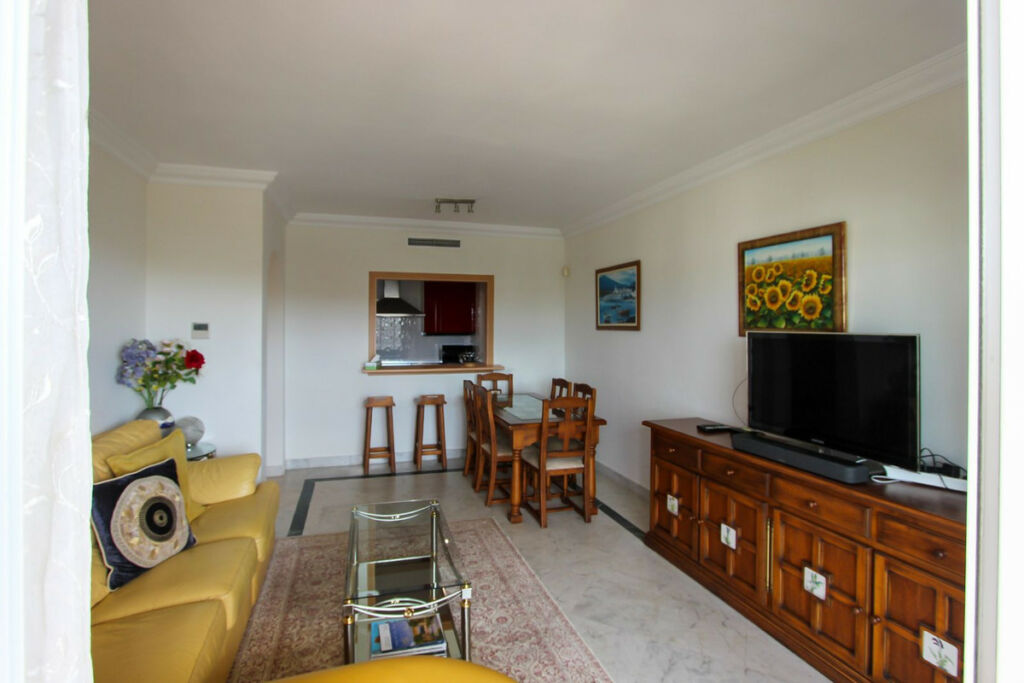 Middle Floor Apartment Puerto Banús Málaga - image 5