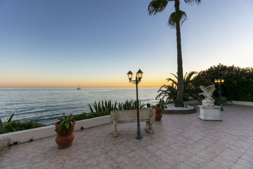 Detached Villa Marbesa Málaga - image 6