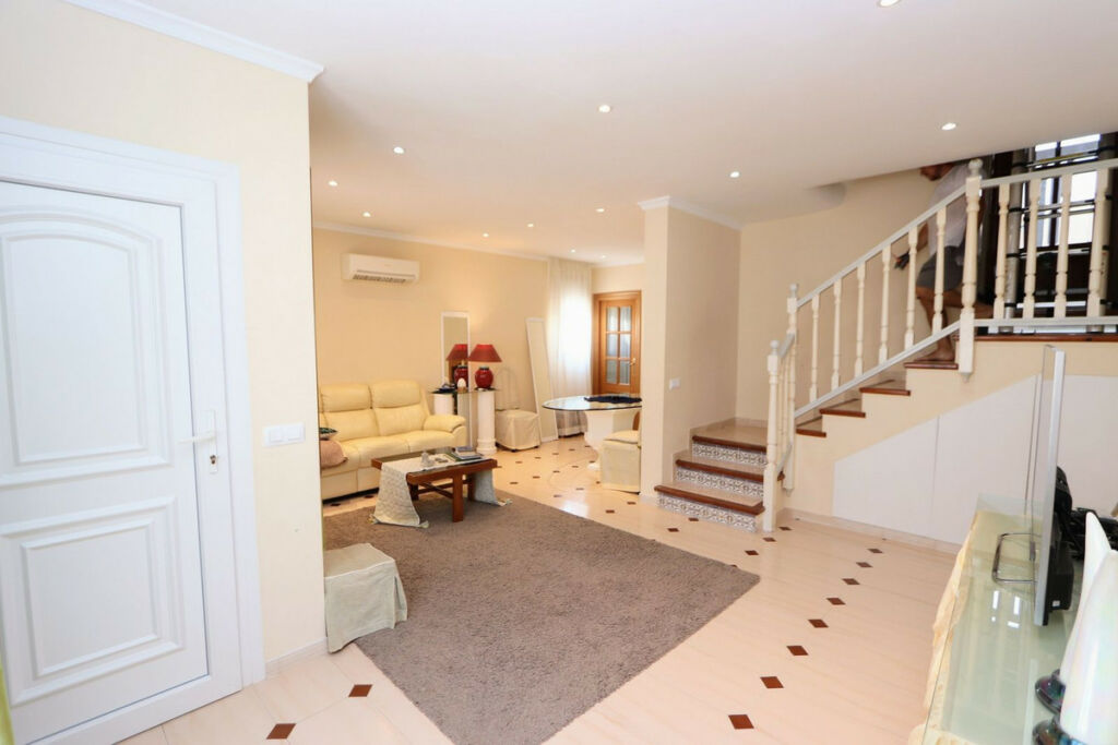 Semi-Detached House Torrevieja Alicante - image 5