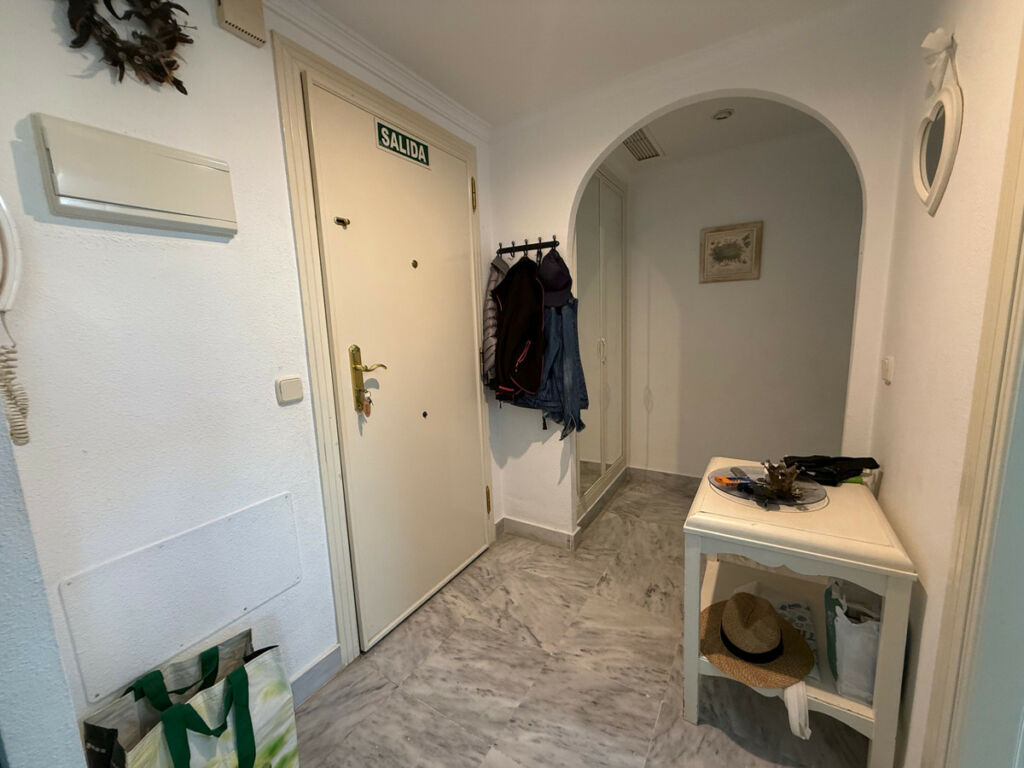 Middle Floor Apartment Nueva Andalucía Málaga - image 5