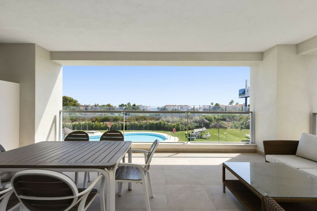 Middle Floor Apartment Casares Playa Málaga - image 5