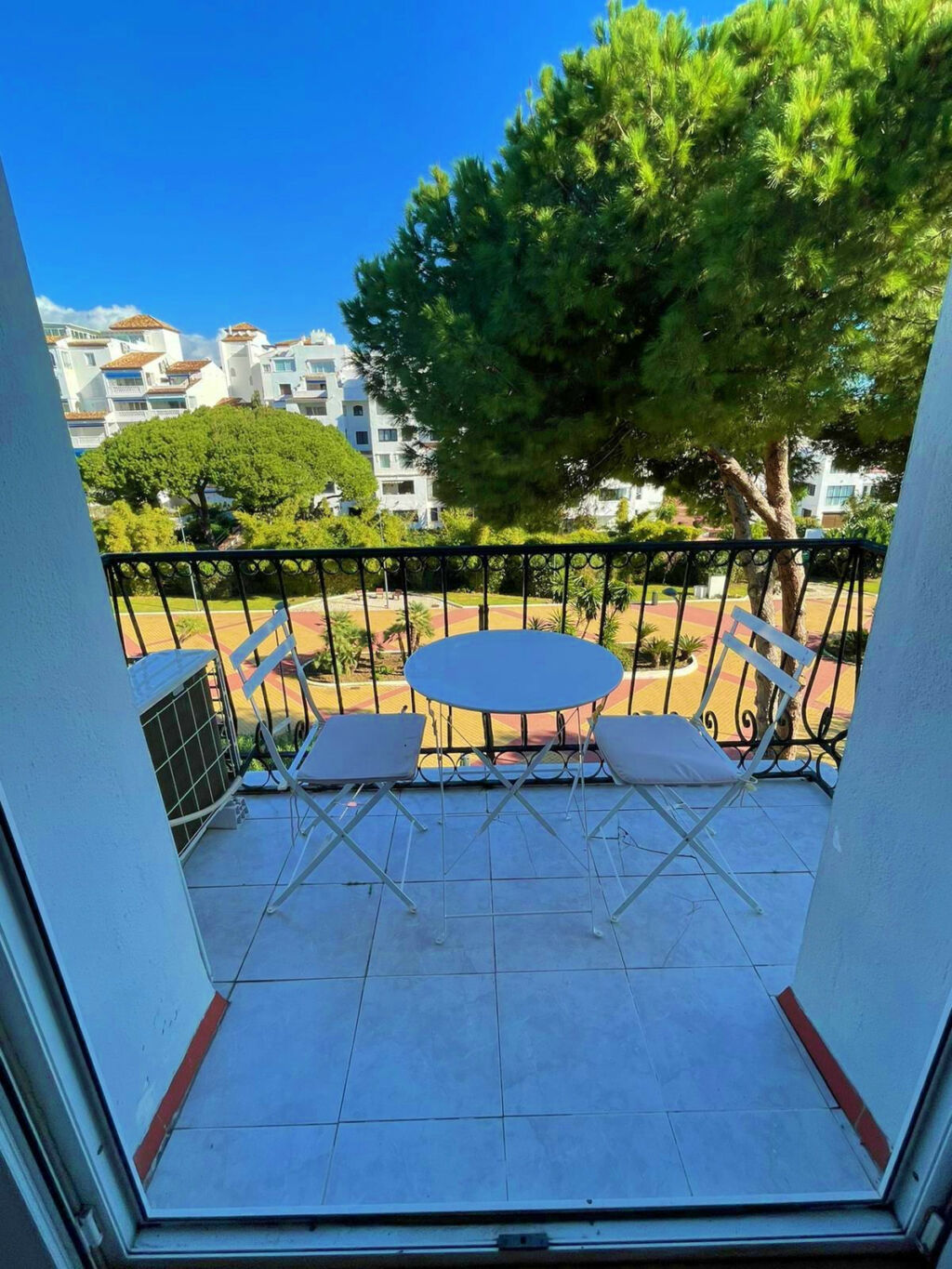 Middle Floor Studio Puerto Banús Málaga - image 5