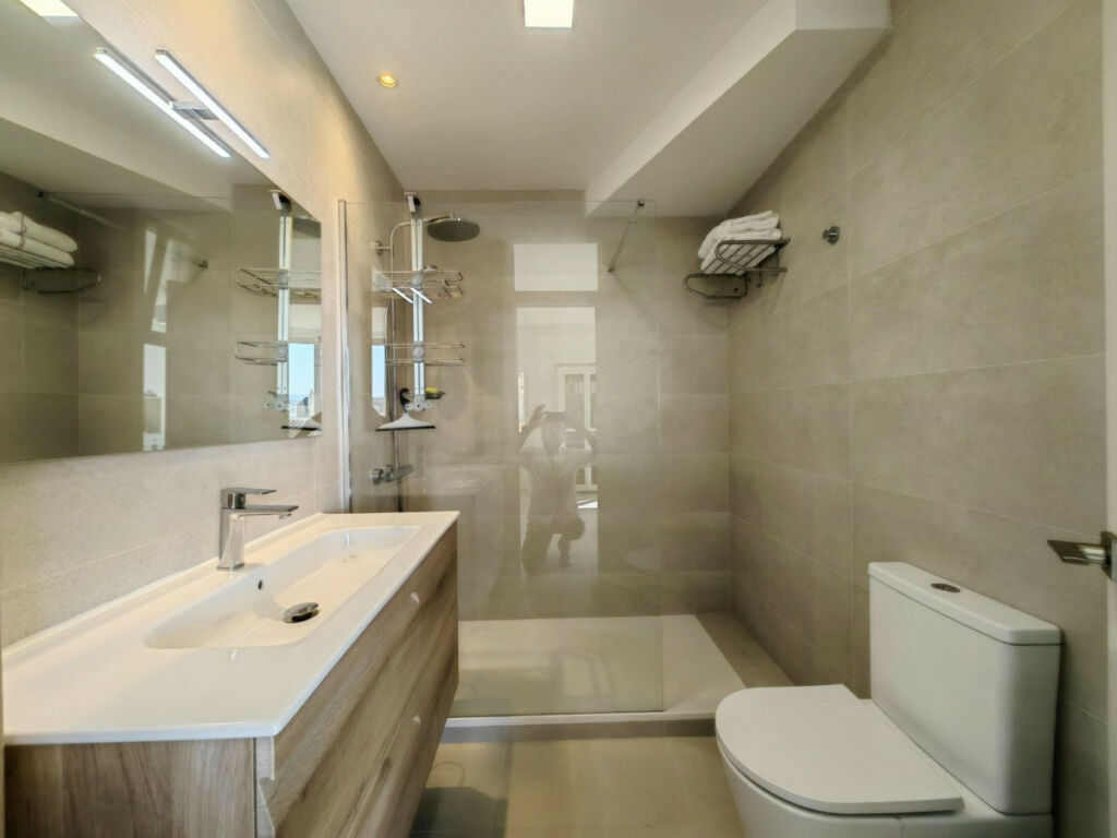 Middle Floor Apartment Estepona Málaga - image 5