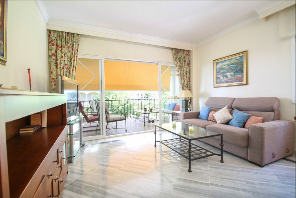 Middle Floor Apartment The Golden Mile Málaga - image 5