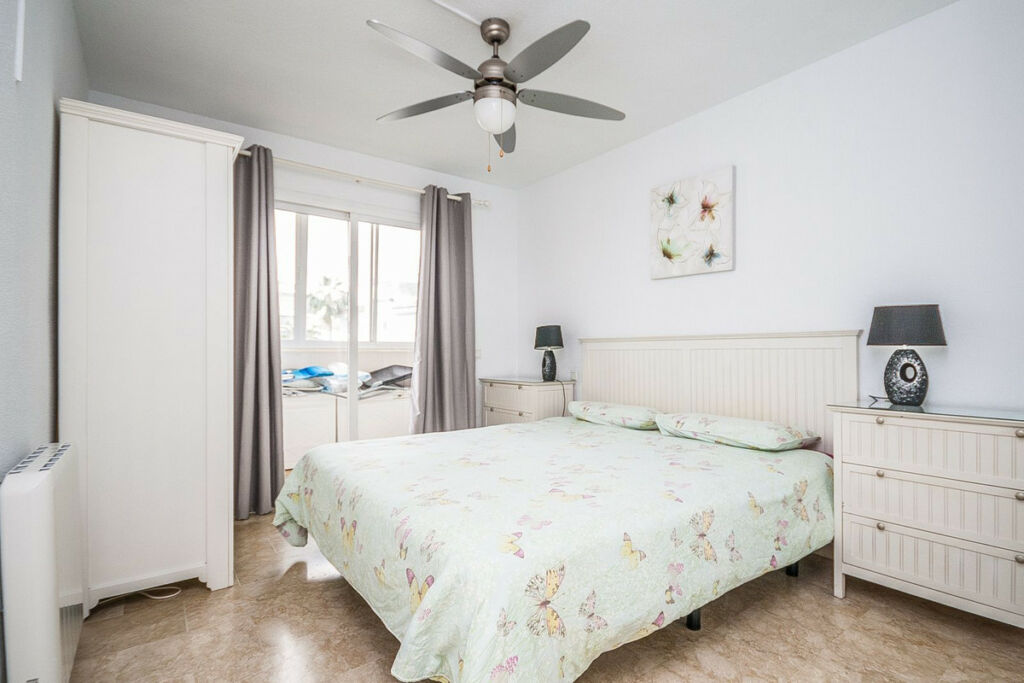 Middle Floor Apartment Calahonda Málaga - image 5