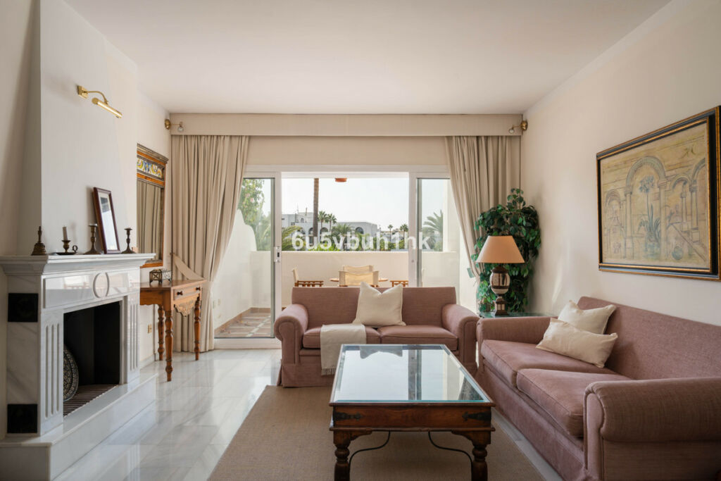 Middle Floor Apartment Marbella Málaga - image 5