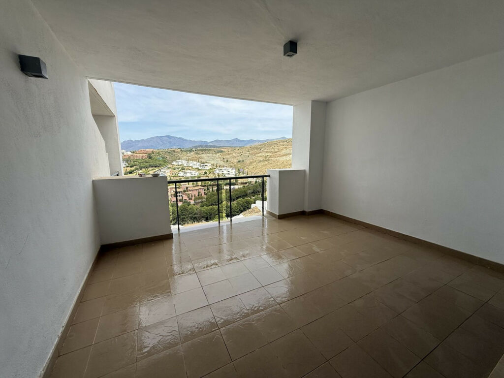 Middle Floor Apartment Los Flamingos Málaga - image 5