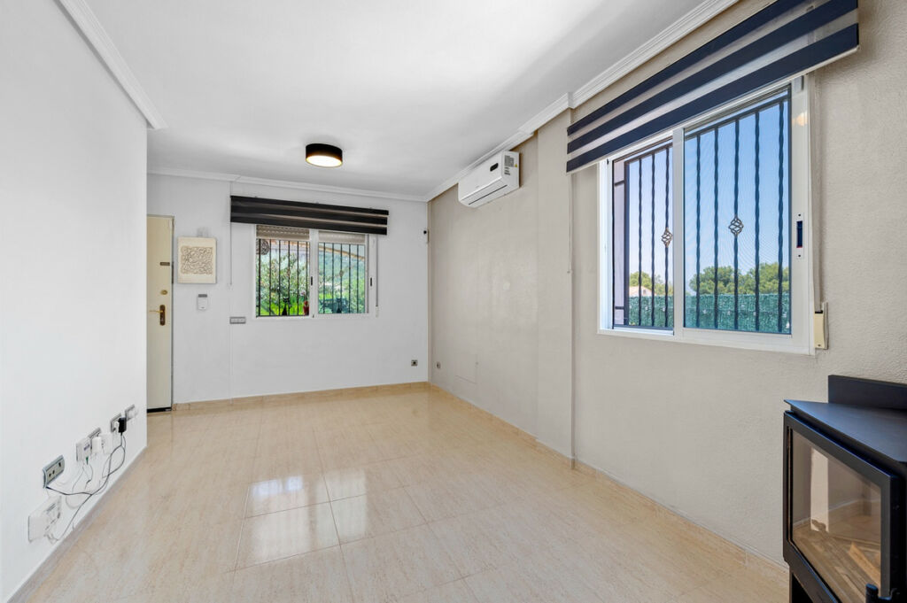 Detached Villa Polop Alicante - image 5