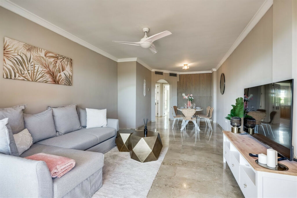 Middle Floor Apartment New Golden Mile Málaga - image 5