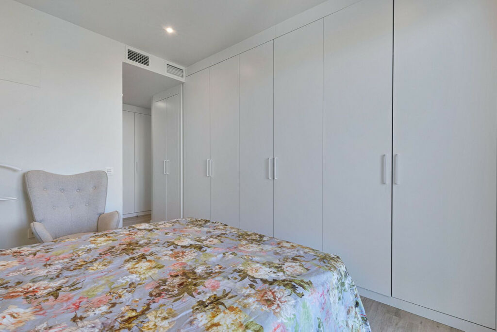 Middle Floor Apartment Nueva Andalucía Málaga - image 5