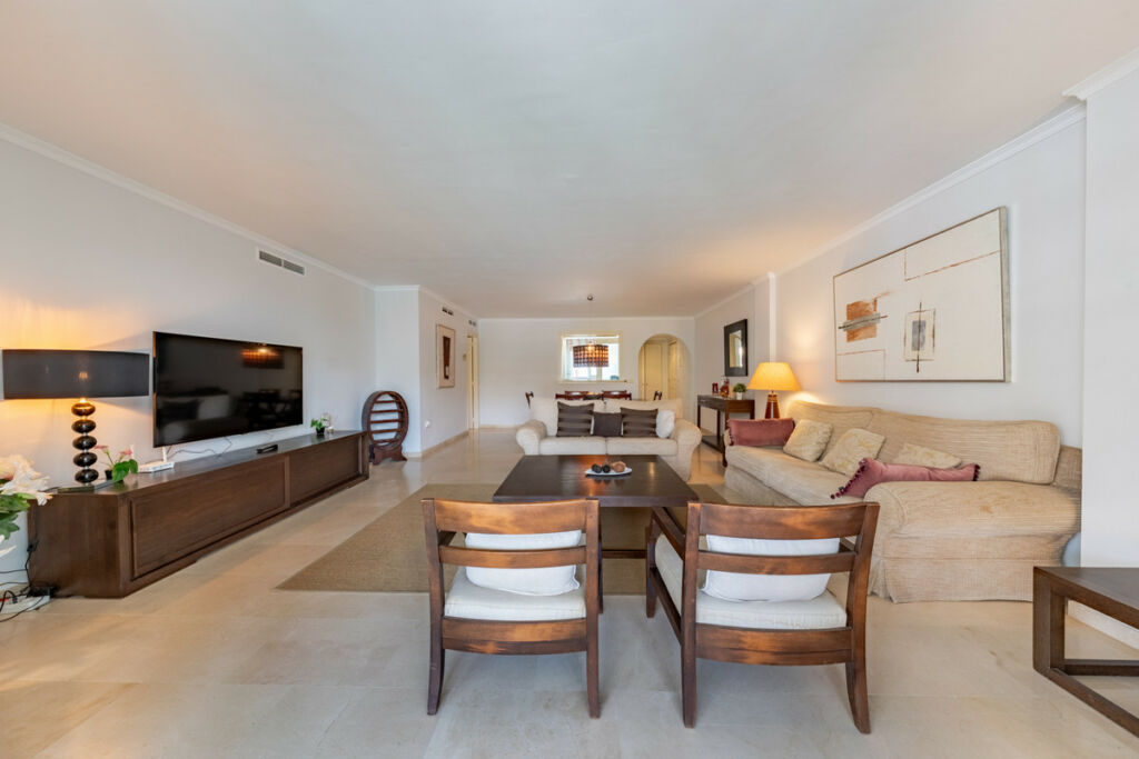 Middle Floor Apartment Sotogrande Marina Cádiz - image 5