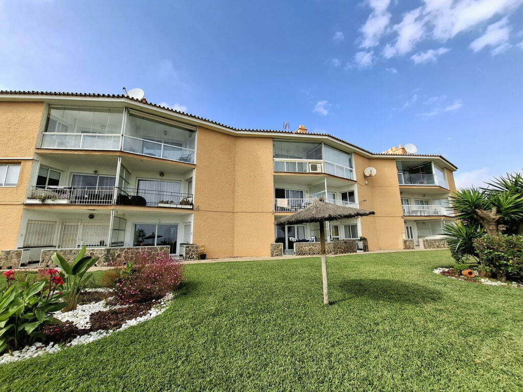 Top Floor Apartment Fuengirola Málaga - image 5