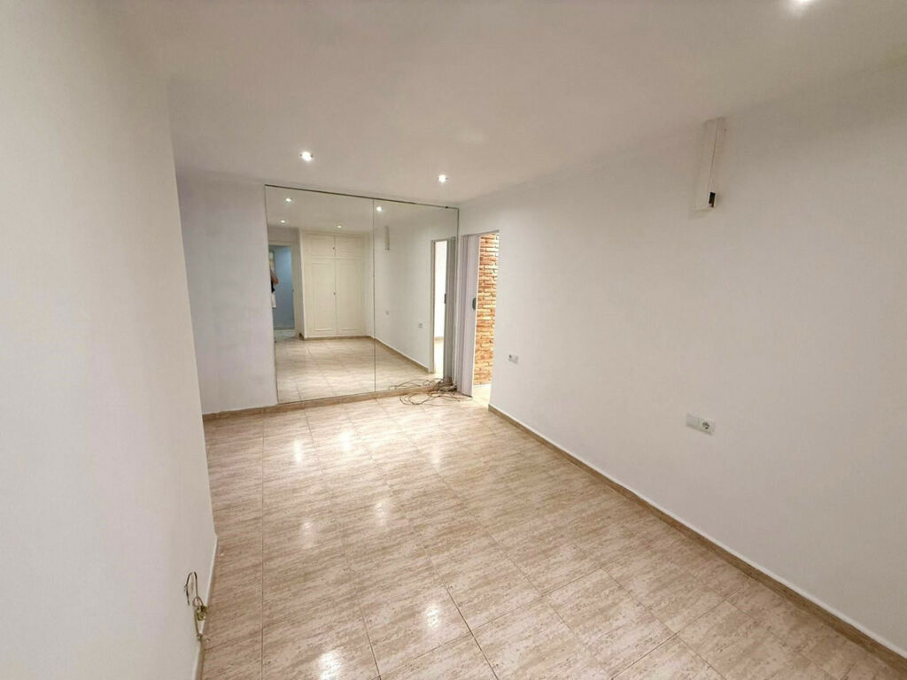 Middle Floor Apartment Torrevieja Alicante - image 5