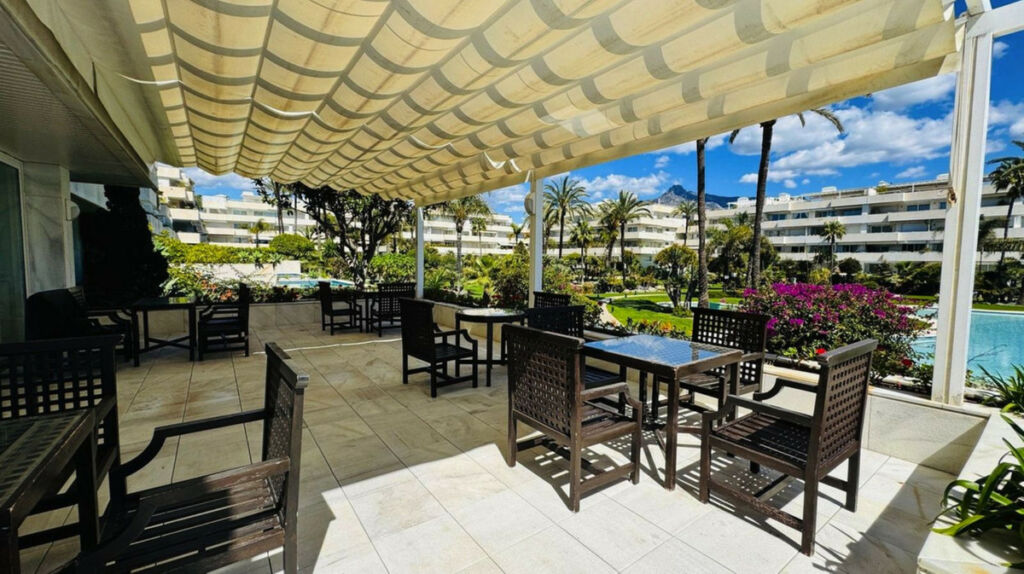 Middle Floor Apartment Marbella Málaga - image 5