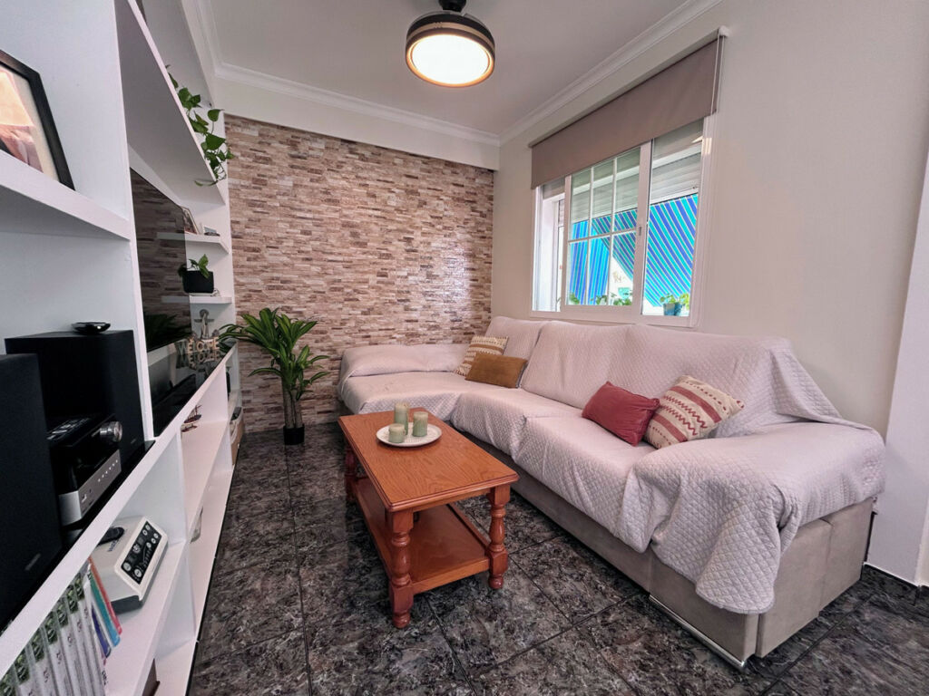 Middle Floor Apartment Estepona Málaga - image 4