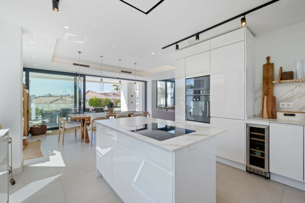 Detached Villa Riviera del Sol Málaga - image 5