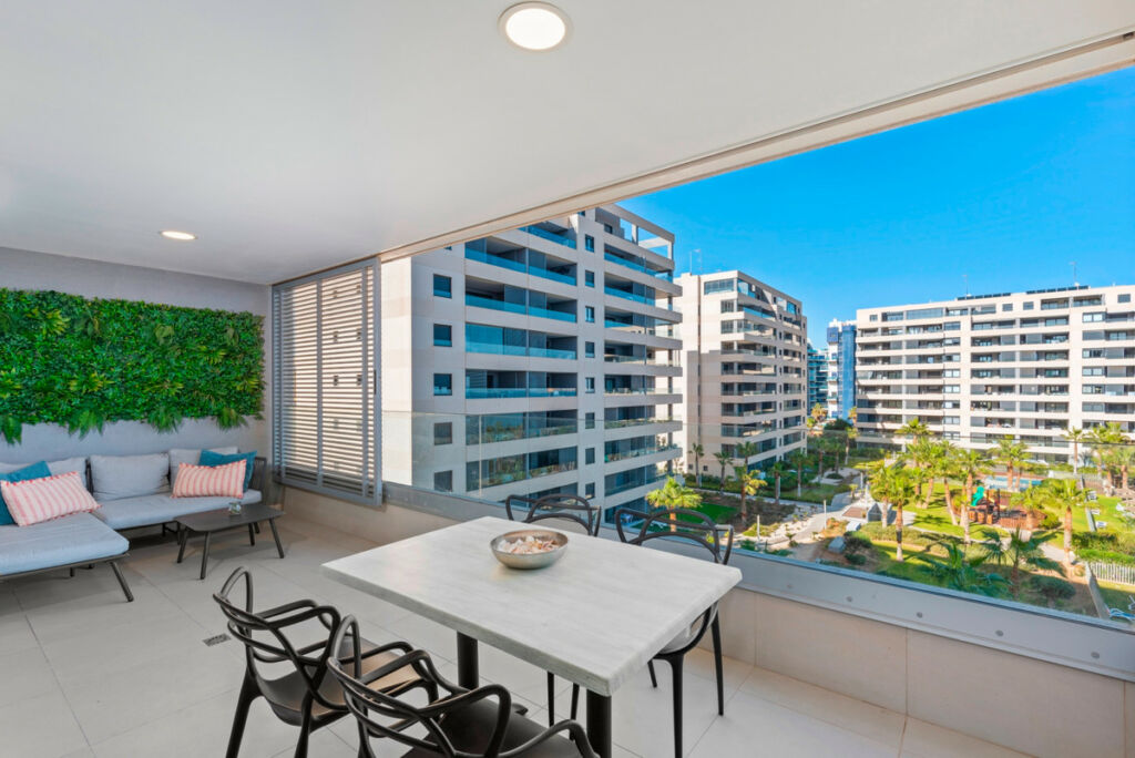 Middle Floor Apartment Punta Prima Alicante - image 5