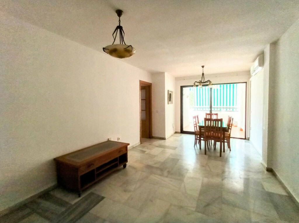 Ground Floor Apartment La Carihuela Málaga - image 5