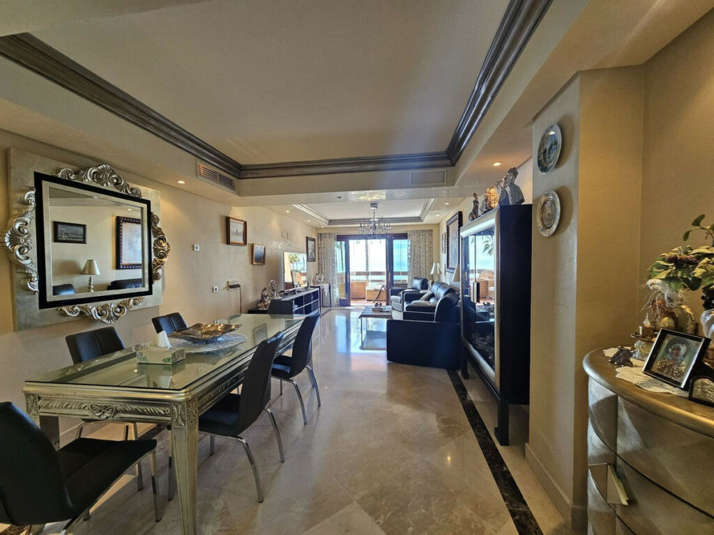 Middle Floor Apartment Estepona Málaga - image 5