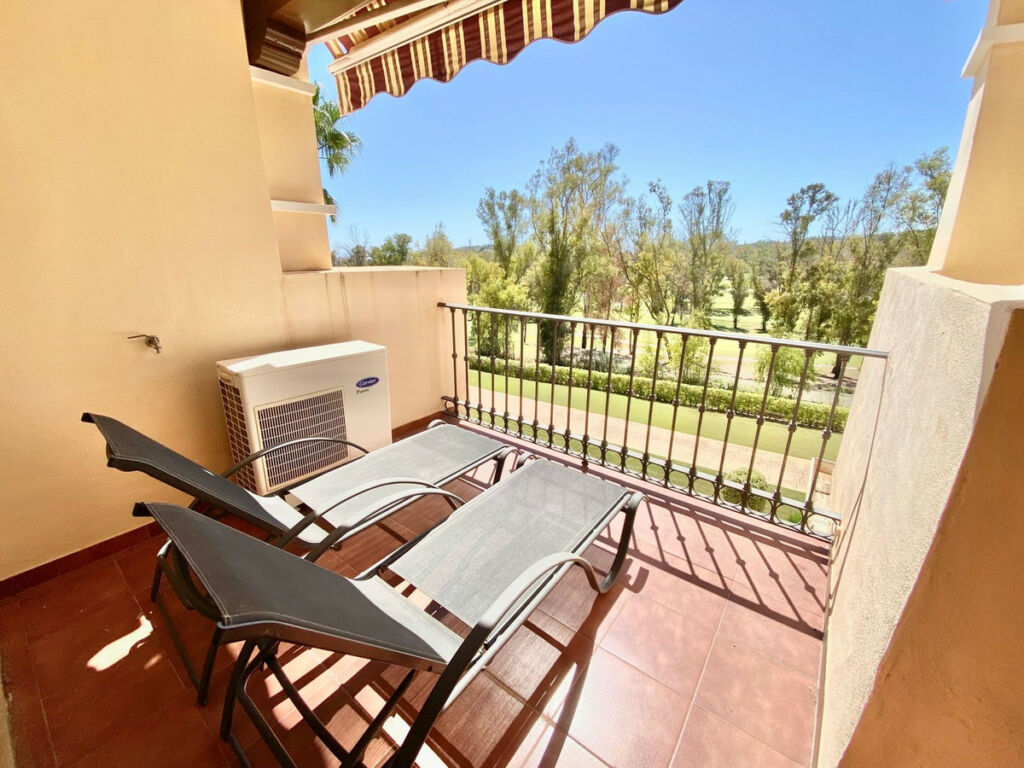 Middle Floor Apartment Atalaya Málaga - image 5