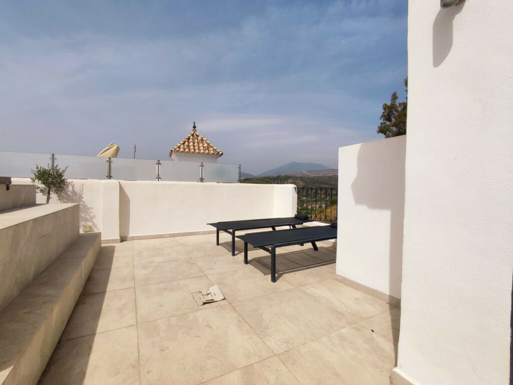 Townhouse Nagüeles Málaga - image 5