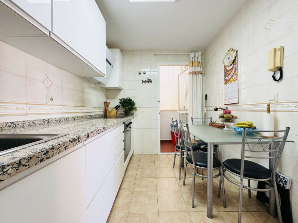 Middle Floor Apartment San Luis de Sabinillas Málaga - image 5