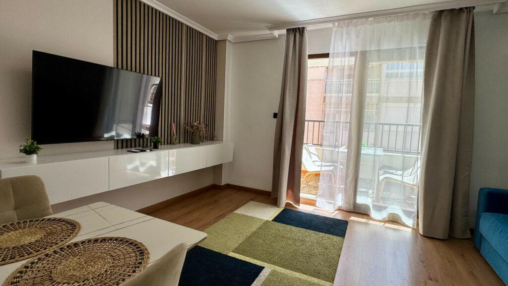 Middle Floor Apartment Torrevieja Alicante - image 5