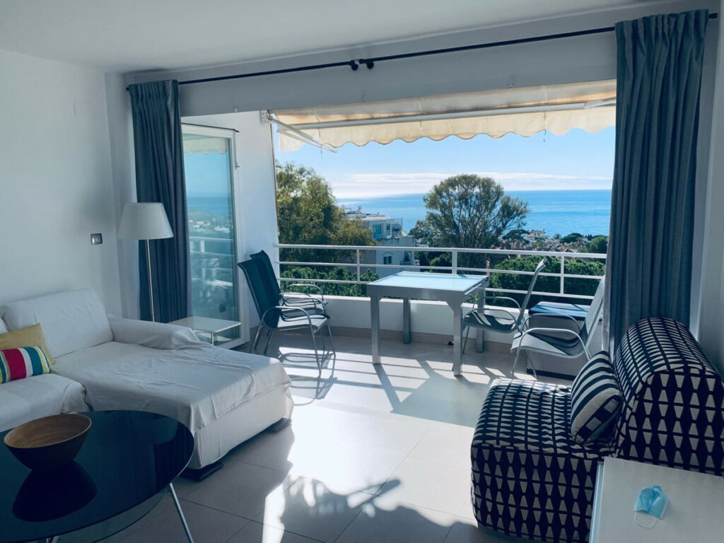 Middle Floor Apartment Costabella Málaga - image 10