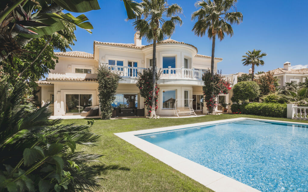 Detached Villa Altos de los Monteros Málaga - image 5
