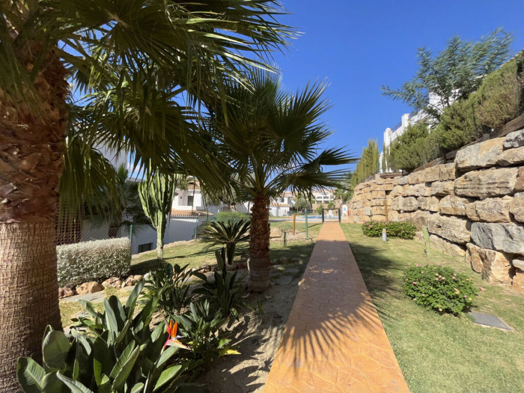 Middle Floor Apartment Casares Playa Málaga - image 5
