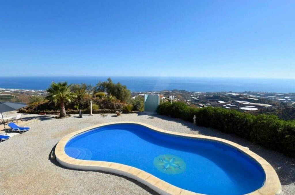 Detached Villa Sayalonga Málaga - image 5