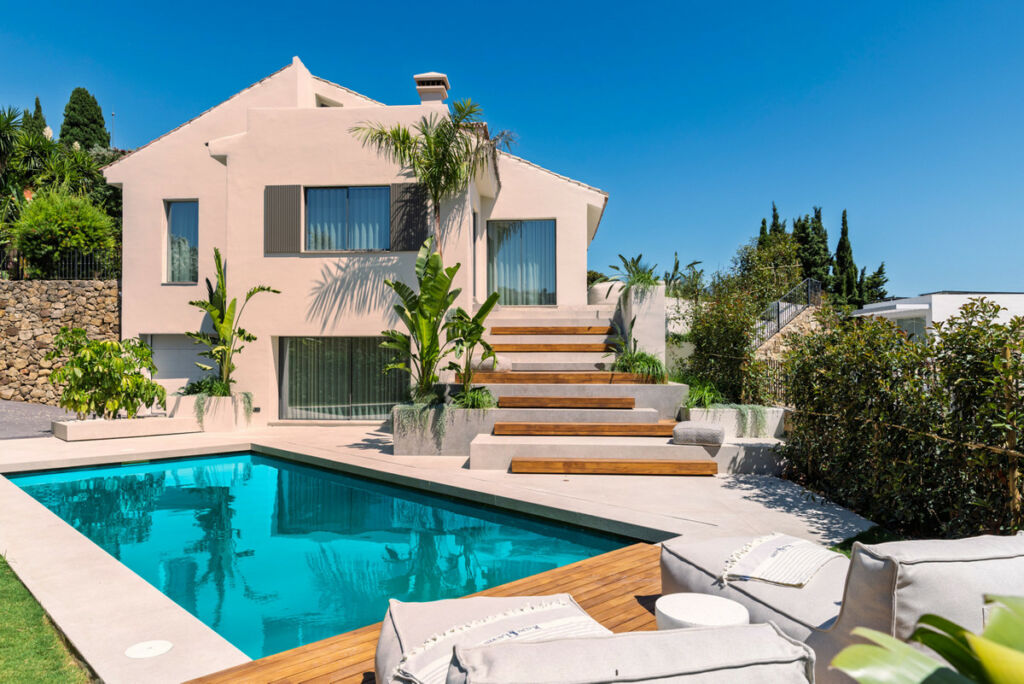 Detached Villa Nueva Andalucía Málaga - image 5