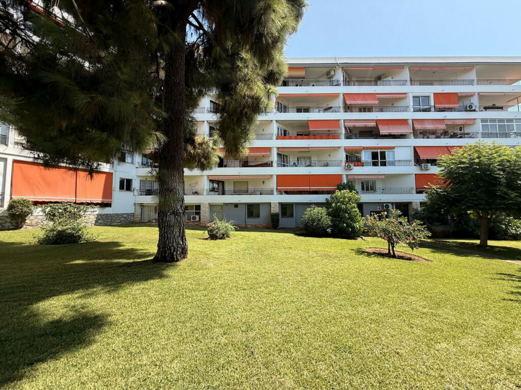 Middle Floor Apartment Marbella Málaga - image 5