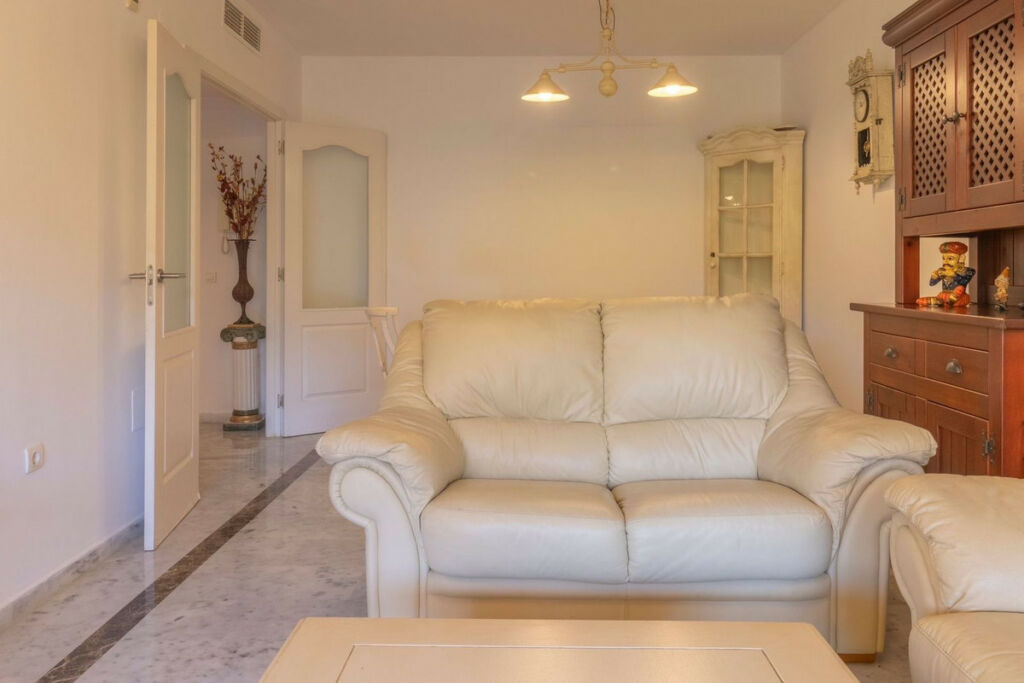 Middle Floor Apartment The Golden Mile Málaga - image 5
