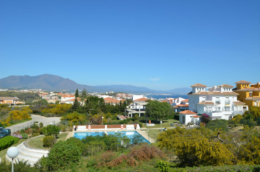 Semi-Detached House La Duquesa Málaga - image 5
