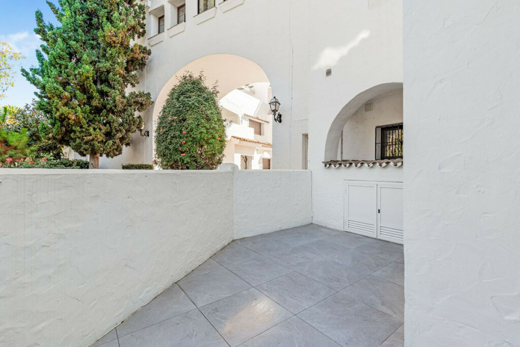 Ground Floor Apartment Puerto Banús Málaga - image 5