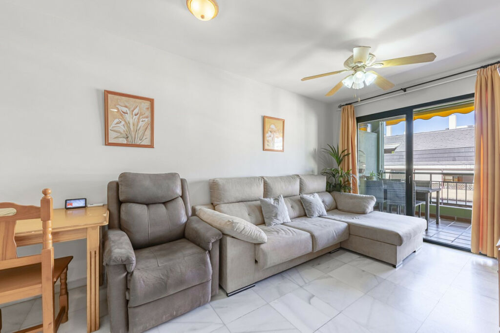 Middle Floor Apartment Fuengirola Málaga - image 5