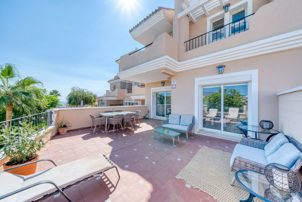Townhouse La Duquesa Málaga - image 8