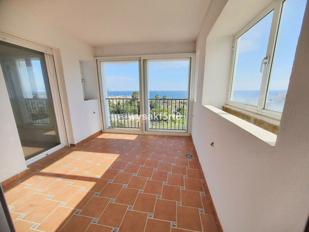 Middle Floor Apartment La Duquesa Málaga - image 6
