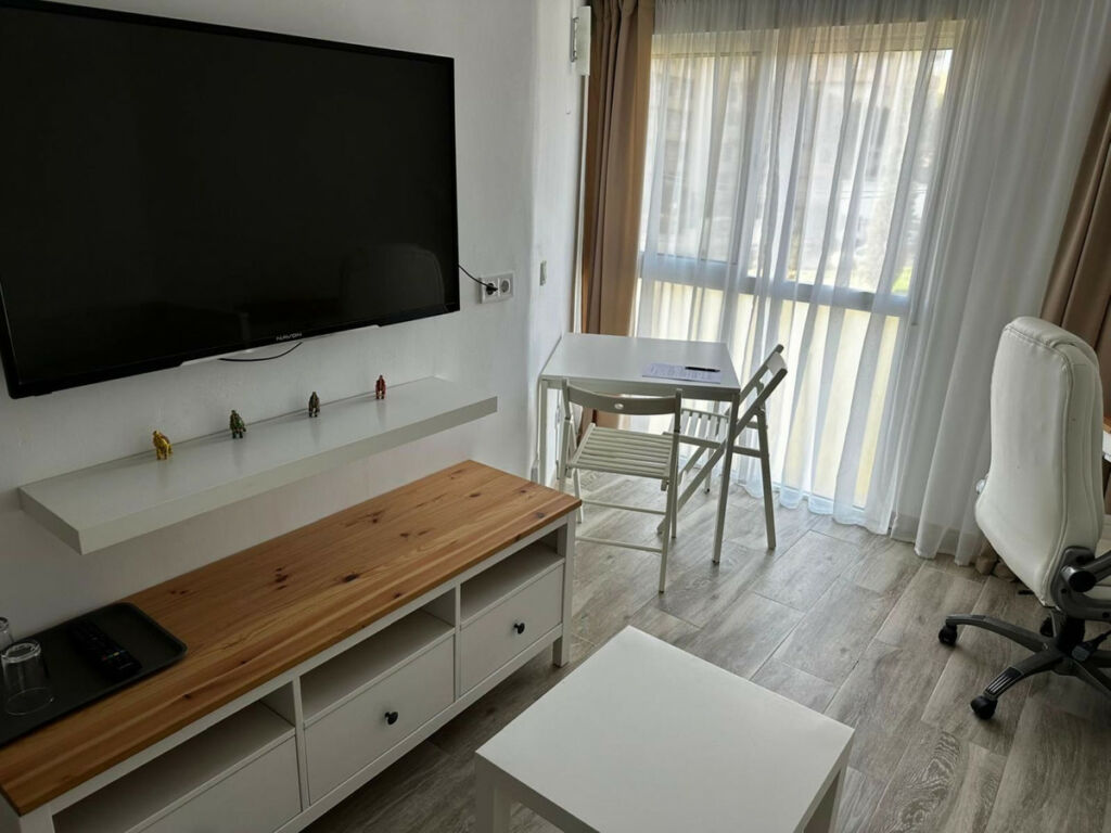 Middle Floor Studio Calypso Málaga - image 5