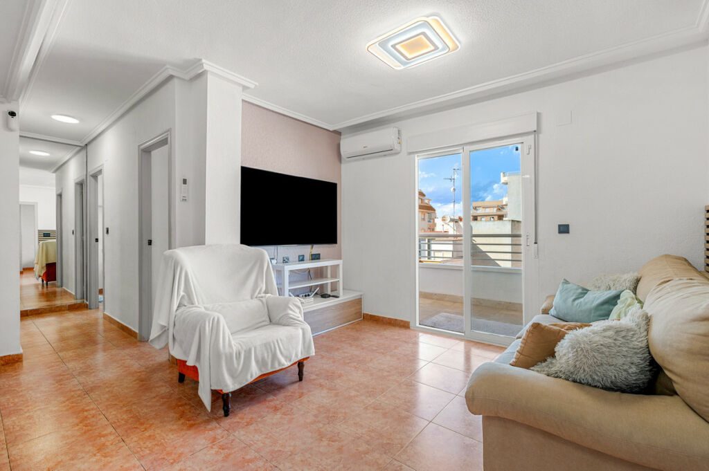 Middle Floor Apartment Torrevieja Alicante - image 5