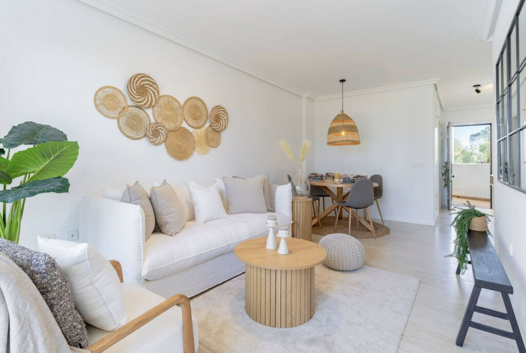 Middle Floor Apartment Estepona Málaga - image 5