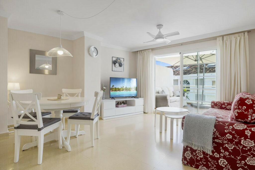 Middle Floor Apartment Marbella Málaga - image 5