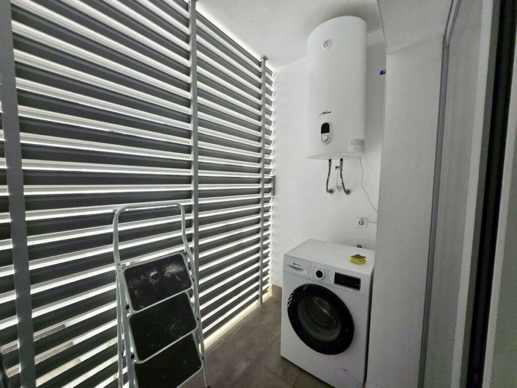 Middle Floor Apartment La Campana Málaga - image 5