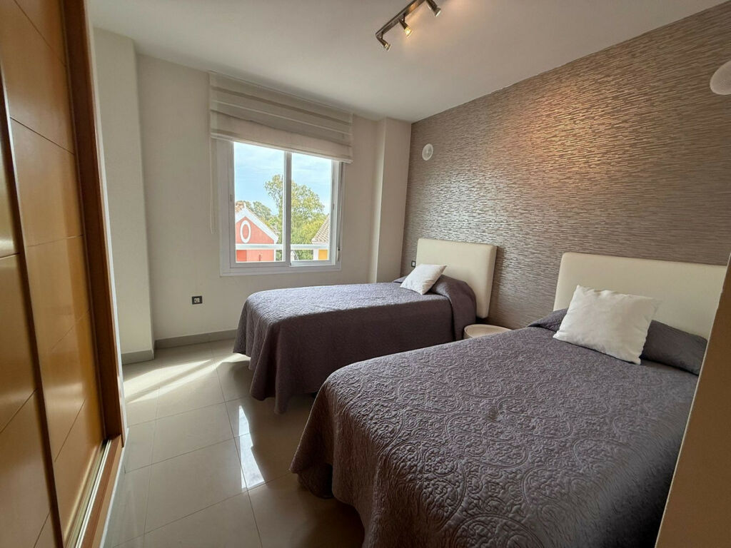 Middle Floor Apartment New Golden Mile Málaga - image 5