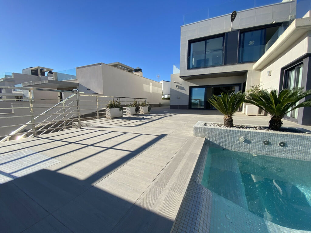 Detached Villa Dehesa de Campoamor Alicante - image 5