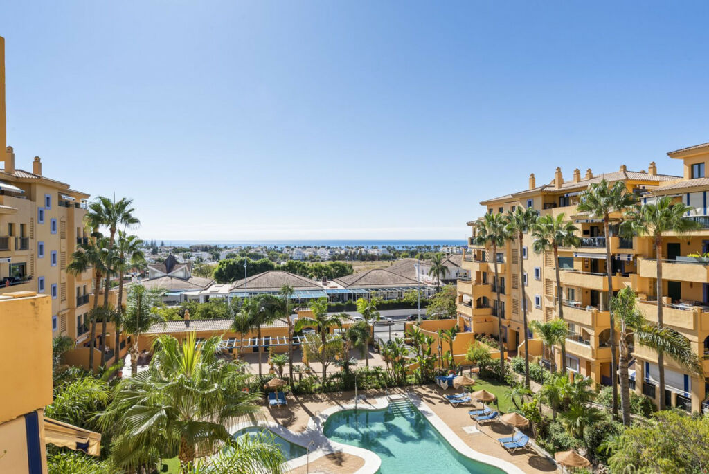 Middle Floor Apartment San Pedro de Alcántara Málaga - image 5