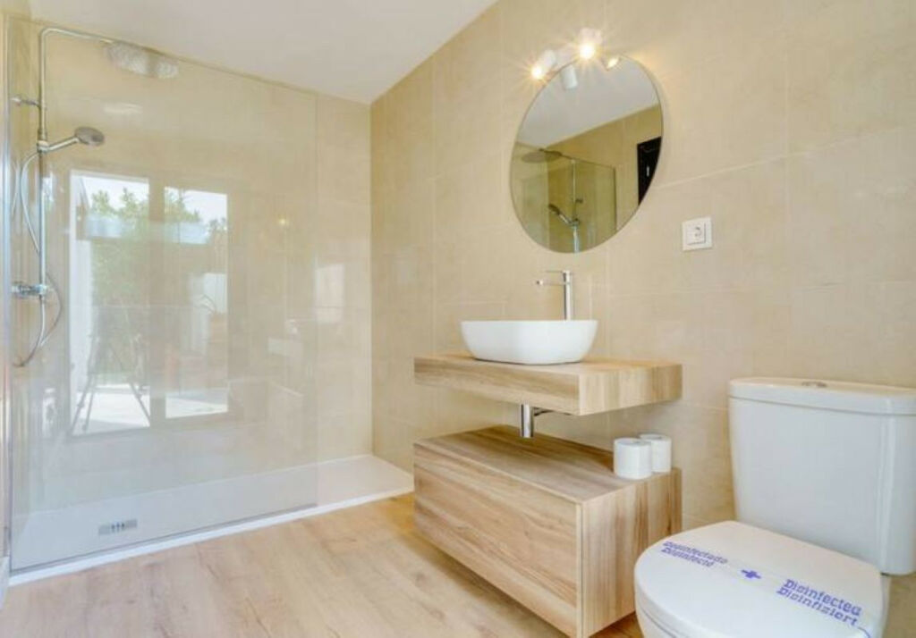 Detached Villa Estepona Málaga - image 5
