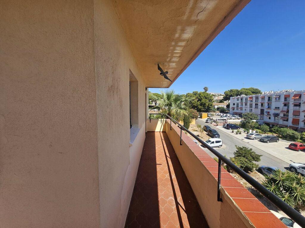 Middle Floor Apartment Calypso Málaga - image 5